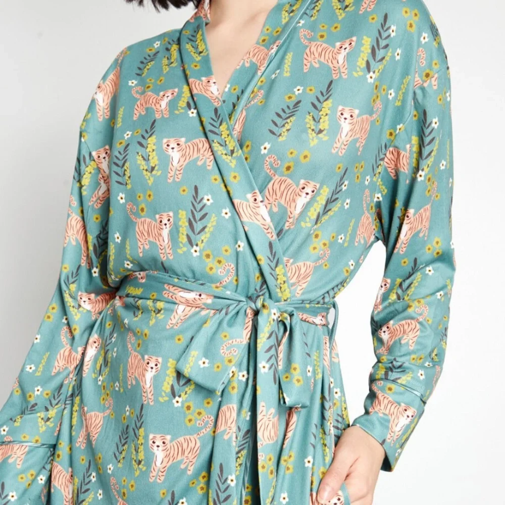ISO ModCloth Take The Night Off Robe - Picture 1 of 1